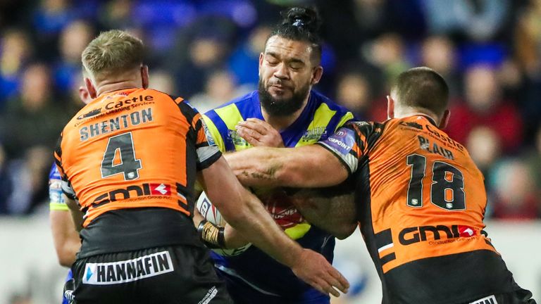 Ben Murdoch-Masila tries to find a way through the Castleford defence