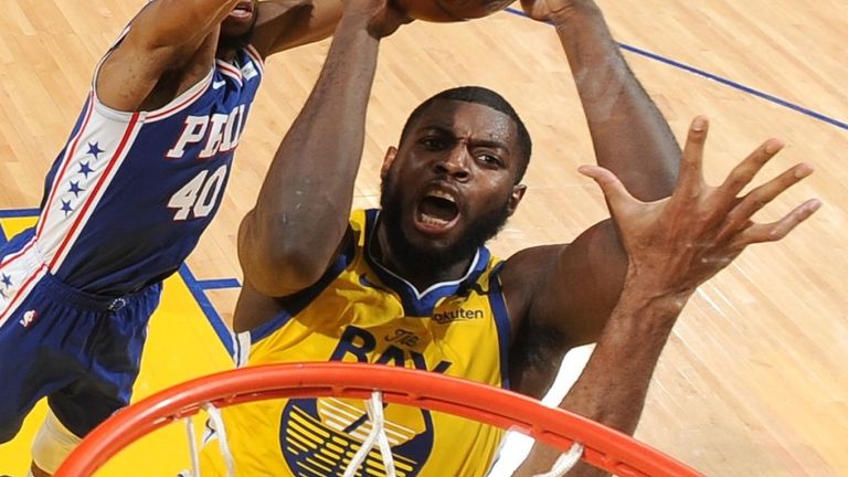 Eric Paschall shoots the ball against the Philadelphia 76ers at Chase Center