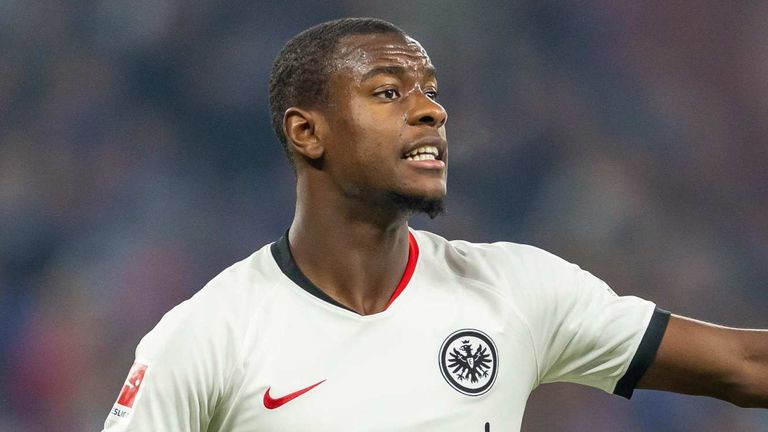 Evan Ndicka ha hecho 15 apariciones para el Eintracht Frankfurt en la Bundesliga esta temporada