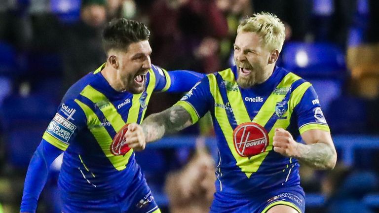 Picture by Alex Whitehead/SWpix.com - 06/03/2020 - Rugby League - Betfred Super League - Warrington Wolves v Castleford Tigers - Halliwell Jones Stadium, Warrington, England - Warrington's Blake Austin celebrates with Gareth Widdop after kicking the winning drop-goal.