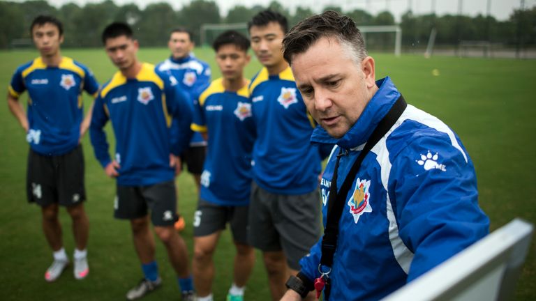 Gary White in charge of Shanghai Shenxin in 2016