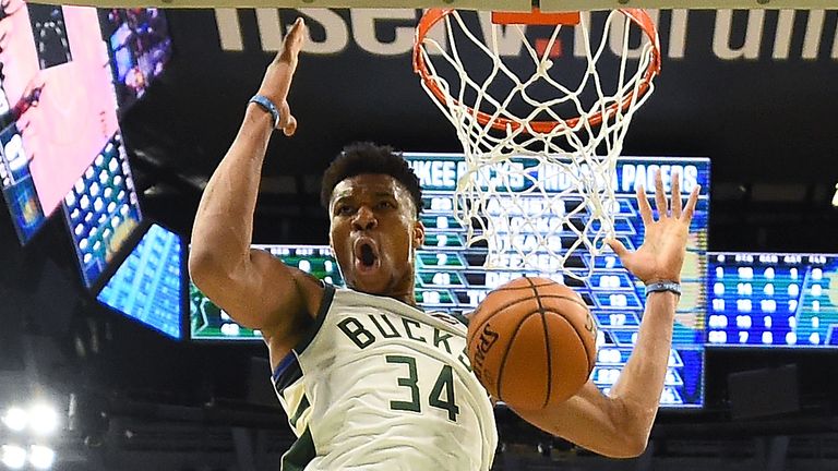 Giannis Antetokounmpo de los Milwaukee  Bucks.