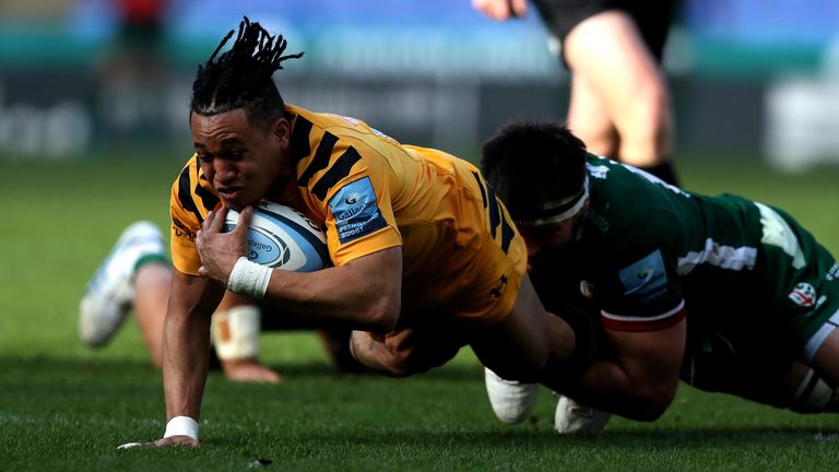 Marcus Watson of Wasps is tackled by Matt Rogerson 