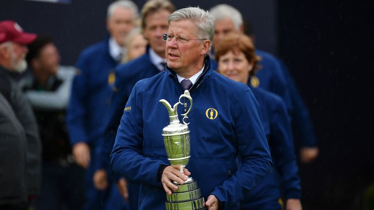 Claret Jug in the hands of Martin Slumbers