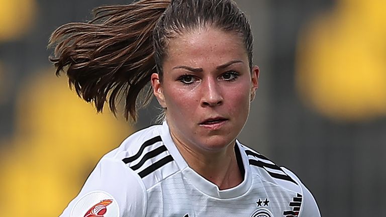 THESSALONIKI, GREECE - OCTOBER 08:  Melanie Leupolz of Germany in action during the UEFA Women&#39;s European Championship 2021 qualifier match between Greece and Germany at Kleanthis Vikelidis on October 8, 2019 in Thessaloniki, Greece. (Photo by Christian Kaspar-Bartke/Getty Images for DFB)