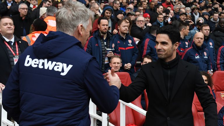 David Moyes (L) greets Mikel Arteta (R) prior West Ham's defeat to Arsenal