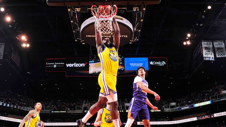 Eric Paschall of the Golden State Warriors dunks the ball in a win against the Phoenix Suns on Saturday