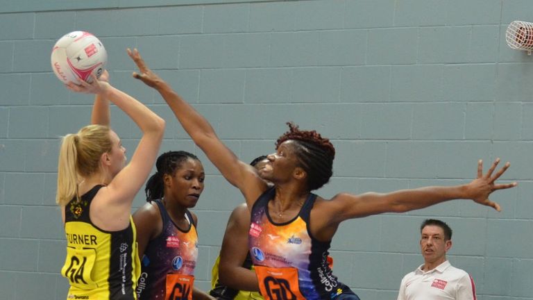 Ama Agbeze at full stretch against Kathryn Turner (Credit: Andrew Taylor)