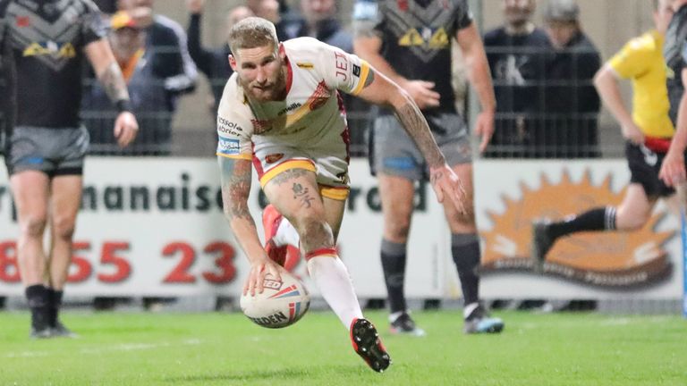 Picture by Laurent Selles/Catalan Dragons/via SWpix.com - 15/02/2020 - Rugby League - Super League - Catalans Dragons v Castleford Tigers - Stade Gilbert Brutus, Perpignan - France - Catalans' Sam Tomkins scores a try against Castleford.