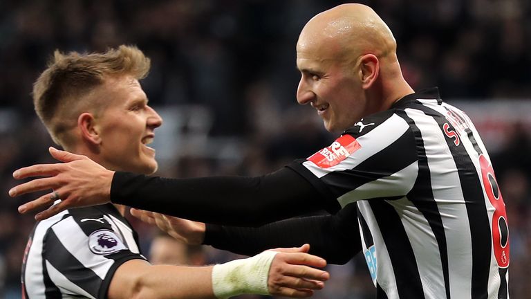 Newcastle United&#39;s Jonjo Shelvey celebrates scoring his side&#39;s third goal of the game with Matt Ritchie (left) during the FA Cup, third round match at St James&#39; Park, Newcastle