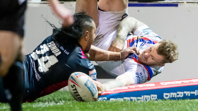 Picture by Allan McKenzie/SWpix.com - 06/03/2020 - Rugby League - Betfred Super League - Wakefield Trinity v Hull FC - The Mobile Rocket Stadium, Wakefield, England - Wakefield's Tom Johnstone scores a try against Hull FC.