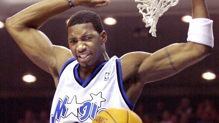 Tracy McGrady tira una volcada en su apogeo de Orlando Magic