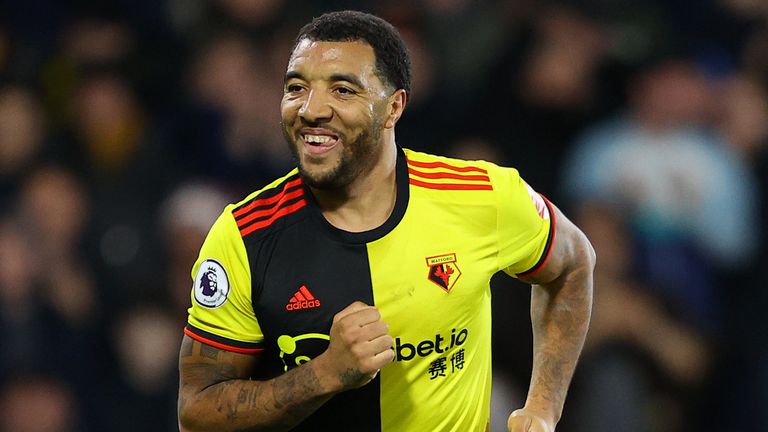 Troy Deeney marcó uno de los tres goles de Watford contra el Liverpool