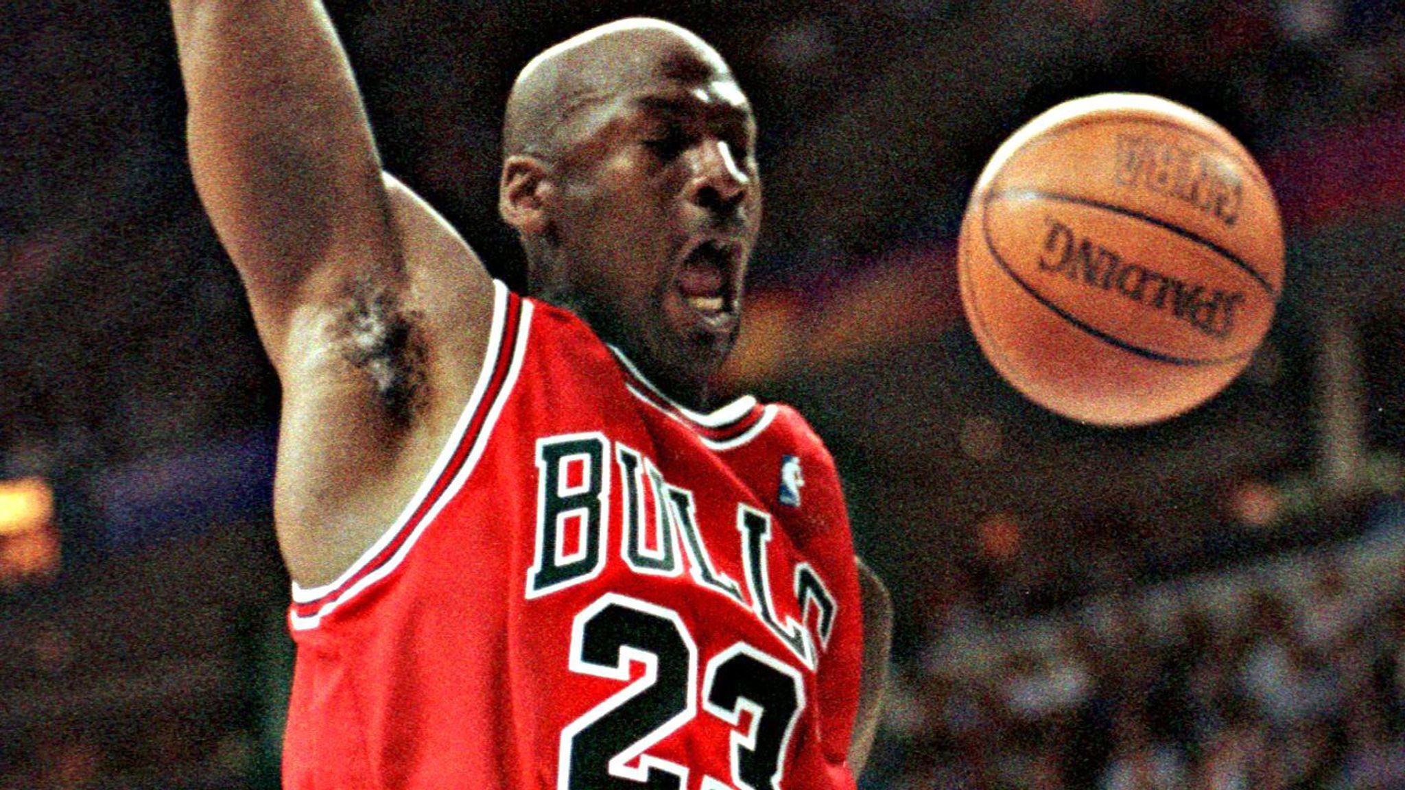 hardware middag På hovedet af Michael Jordan: Relive his greatest Chicago Bulls games | NBA News | Sky  Sports
