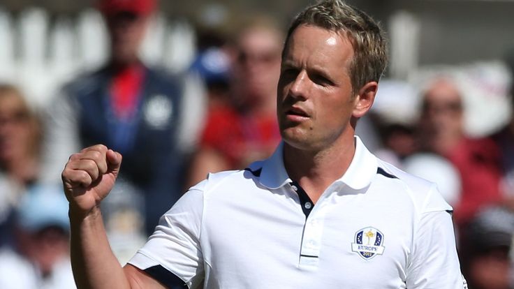 MEDINAH, IL - SEPTEMBER 30:  Luke Donald of Europe celebrates after saving bogey on the 13th green during the Singles Matches for The 39th Ryder Cup at Medinah Country Club on September 30, 2012 in Medinah, Illinois.  (Photo by Andrew Redington/Getty Images)