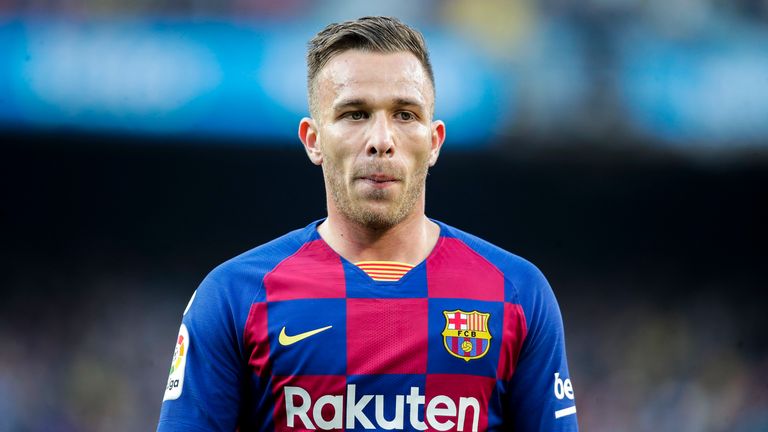 Barcelona midfielder arthur
