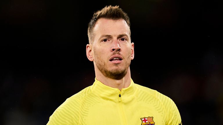 Barcelona's reserve goalkeeper Neto could return to Valencia