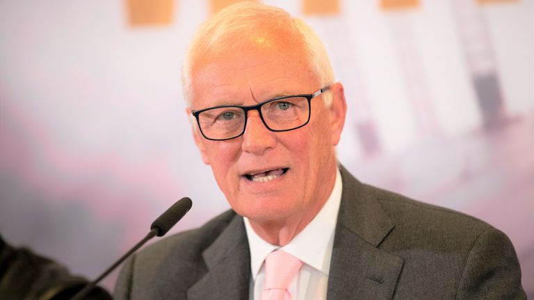 Barry Hearn has welcomed the return of a 'giant of the sport'