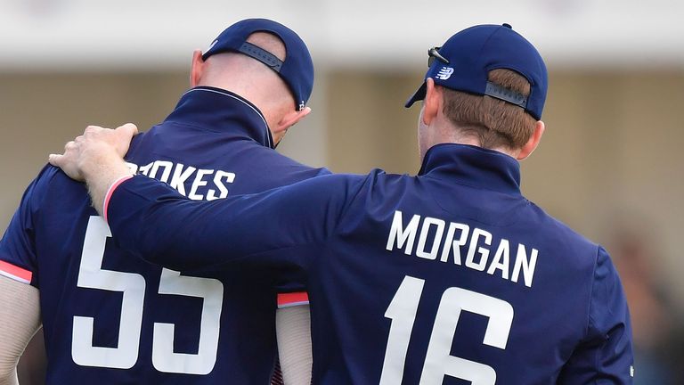 England's Ben Stokes (L) and teammate captain Eoin Morgan celebrate New Zealand's Martin Guptill being caught during the fourth ODI cricket Test match between New Zealand and England at University Oval in Dunedin on March 7, 2018. 