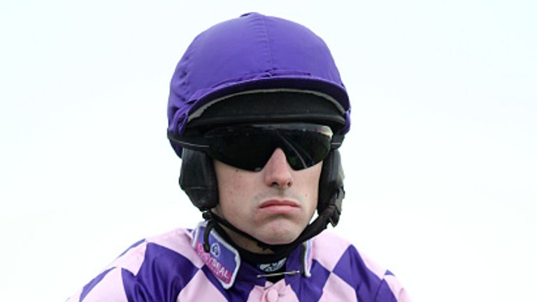 NEWCASTLE, REINO UNIDO - 30 DE NOVIEMBRE: Jockey Brian Hughes durante la Fighting Fifth Race Meeting en Gosforth Park Race Course el 30 de noviembre de 2013 en Newcastle upon Tyne, Inglaterra (Foto de Ian Horrocks / Getty Images)