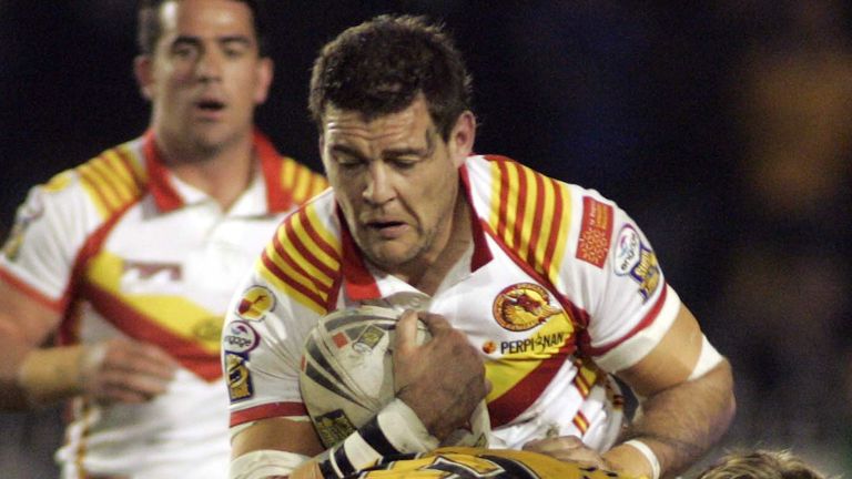 PICTURE BY Ben Duffy/SWPIX.COM - Rugby League super League, Castleford tigers v Catalans Dragons...09/02/08. ..Copyright - Simon Wilkinson - 07811267706 ..Castleford's Joe Westerman catches Catalan's David Ferriol