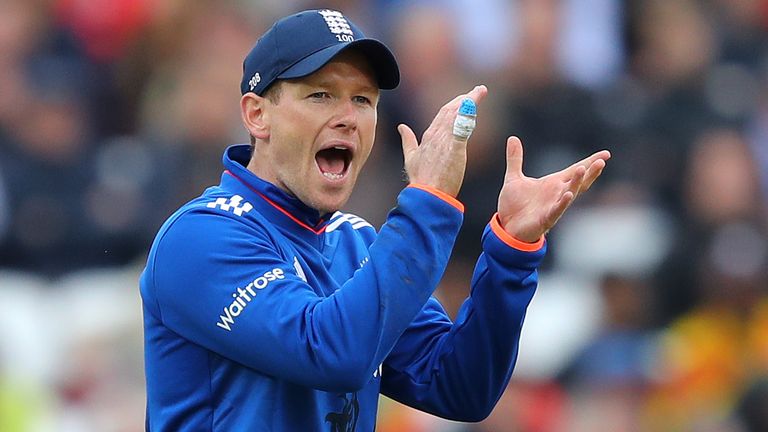 Eoin shouts instructions during the fourth ODI between England and Sri Lanka in 2016