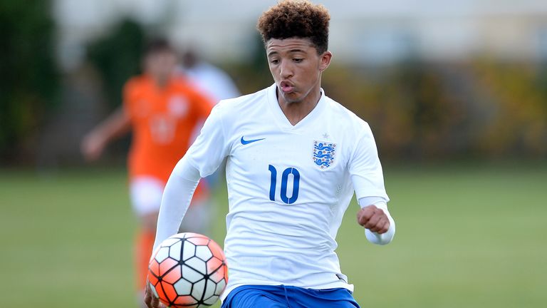 Jadon Sancho en el deber internacional de Inglaterra a la edad de 15 años en 2015