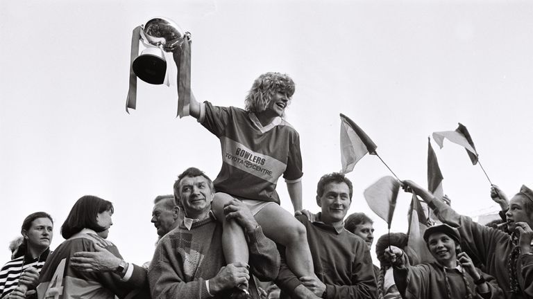 Kerry captain Eileen Lawlor (Dardis) celebrates Kerry’s victory in the 1993 All-Ireland Ladies Football Final against Laois at Croke Park