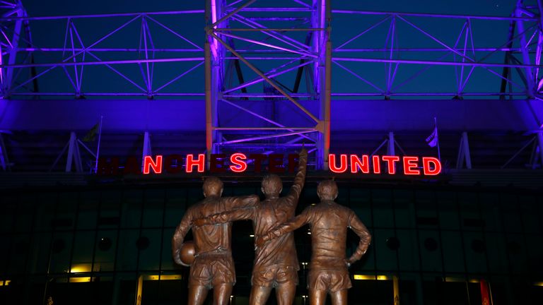 Manchester United gave a special tribute to NHS staff and healthcare workers at Old Trafford