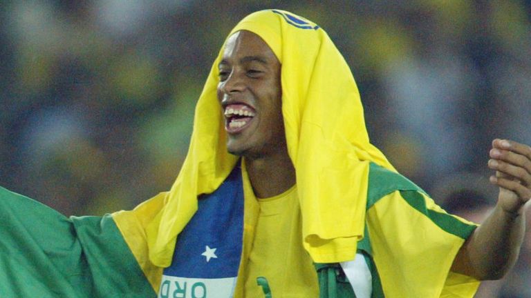 El ex mediocampista del Barcelona Ronaldinho ganó la Copa del Mundo con Brasil en 2002