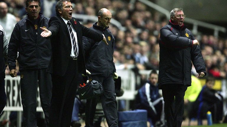 NEWCASTLE, ENGLAND - NOVEMBER 14:  Graeme Souness the manager of Newcastle United and Alex Ferguson the manager of Manchester United both show their frustration to a referee decision during the Barclays Premiership match between Newcastle United and Manchester United at St James' Park on November 14 , 2004 in Newcastle, England. (Photo by Alex Livesey/Getty Images) *** Local Caption *** Graeme Souness;Alex Ferguson