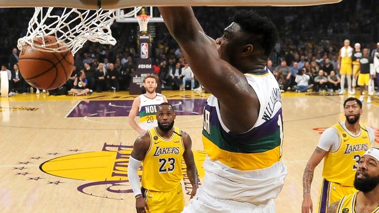 Zion Williamson dunks as LeBron James looks on during the Pelicans' loss to the Lakers