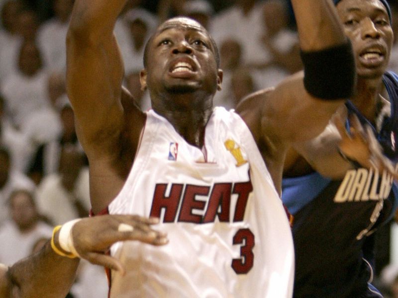 Miami Heat guard Dwyane Wade, left, argues with referee Mike