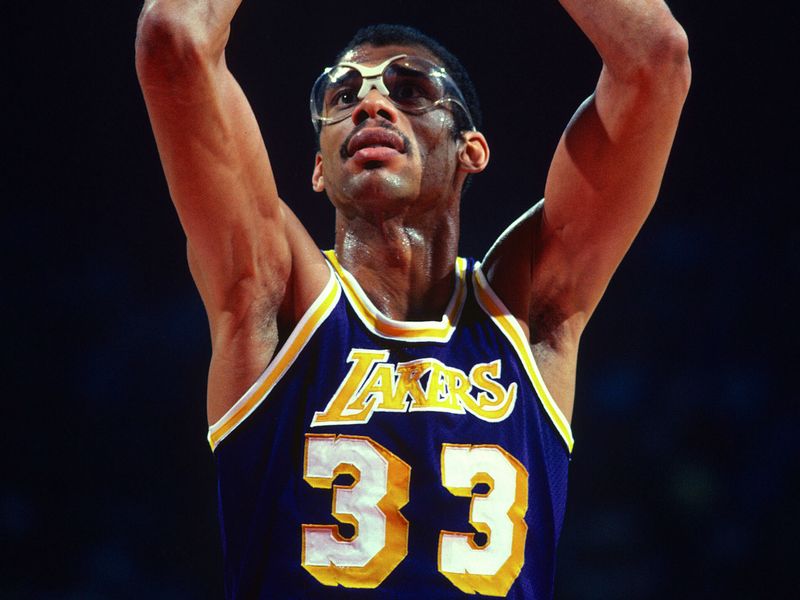 lakers number 33