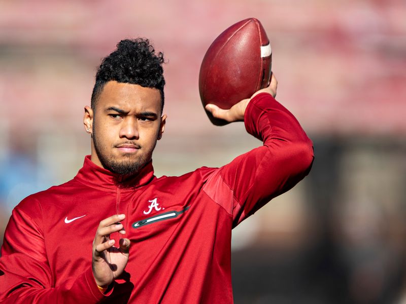 Tua Tagovailoa marvels at Ryan Fitzpatrick's incredible no-look