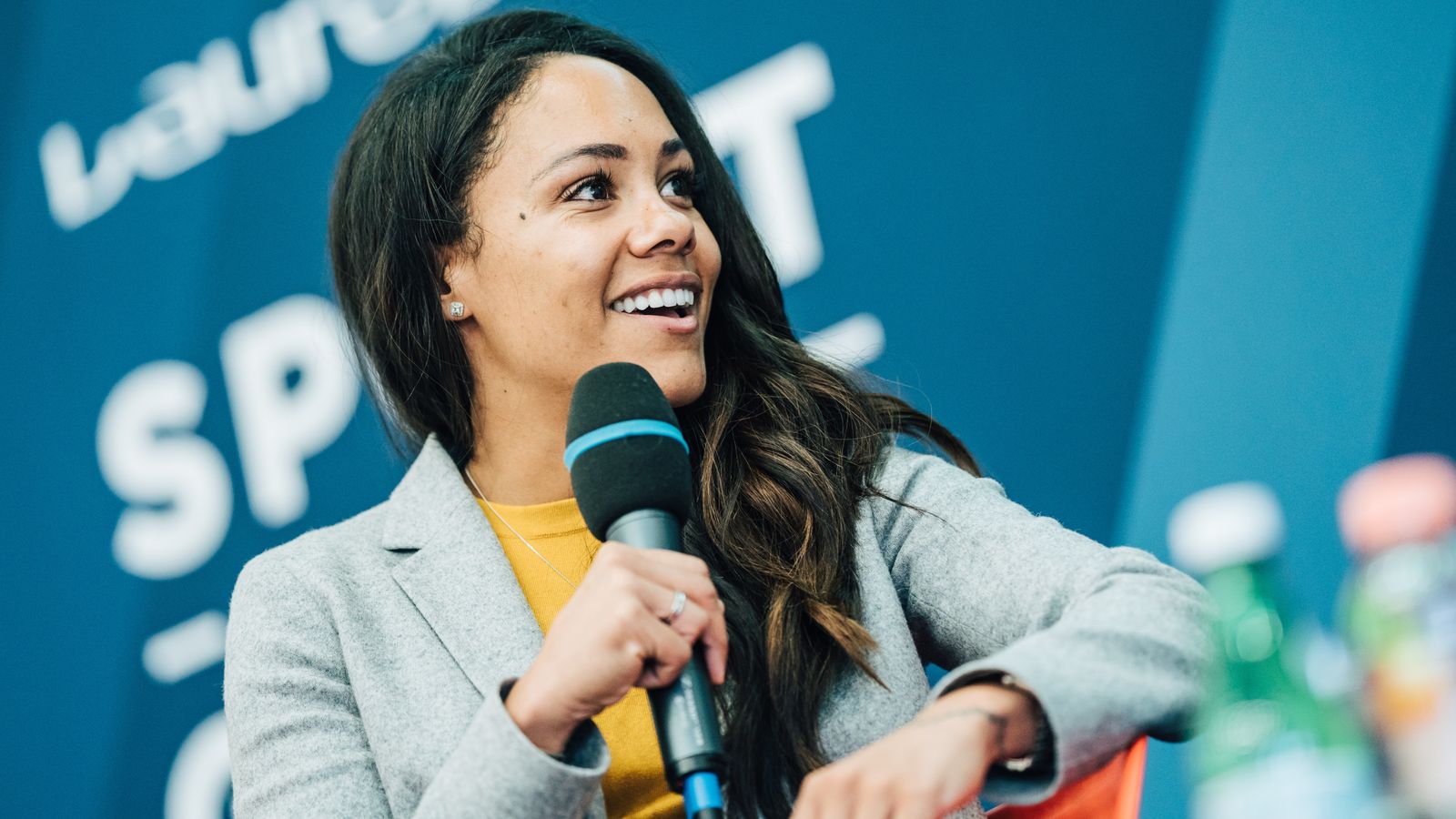 Alex Scott says therapy helped her social media