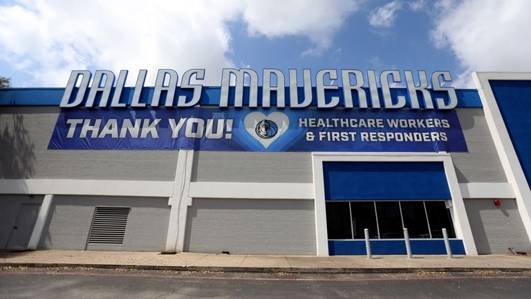 The Dallas Mavericks thank healthcare workers with a banner at their training facility