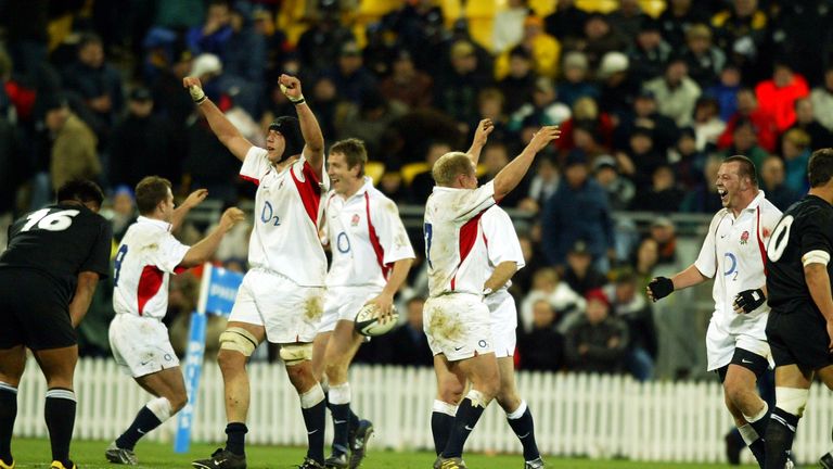 England celebrate their 15-13 win over New Zealand in 2003