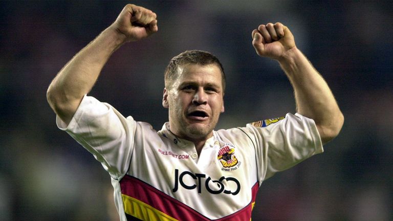 Pix: Matthew Lewis/SWpix.com. Rugby League. Tetley's Bitter Super League Grand Final. Bradford Bulls v Wigan Warriors. 18/10/03...COPYRIGHT PICTURE>>SIMON WILKINSON>>0870 092 0092>>..Bradford's James Lowes celebrates winning the Grand Final against Wigan.