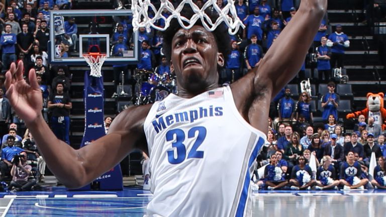 James Wiseman throws down a dunk for the Memphis Tigers 