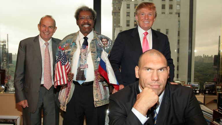 Valuev with (L to R): Wilfried Sauerland, Don King, Donald Trump