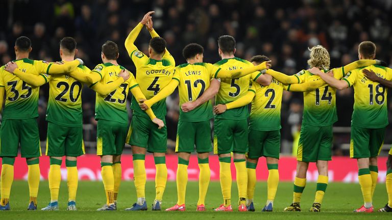 Norwich&#39;s players gather ahead of their penalty shootout against Tottenham in the FA Cup.