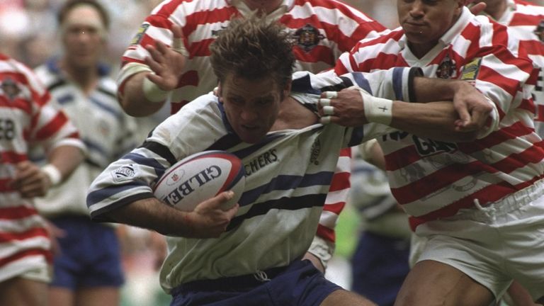 25 May 1996: Phil de Glanville (with ball) of Bath is tackled by Jason Robinson (right) of Wigan during the Rugby Union leg of the clash of the codes, Rugby Union and League, held at Twickenham, London. Bath won 44-19. \ Mandatory Credit: Mike Hewitt/Allsport