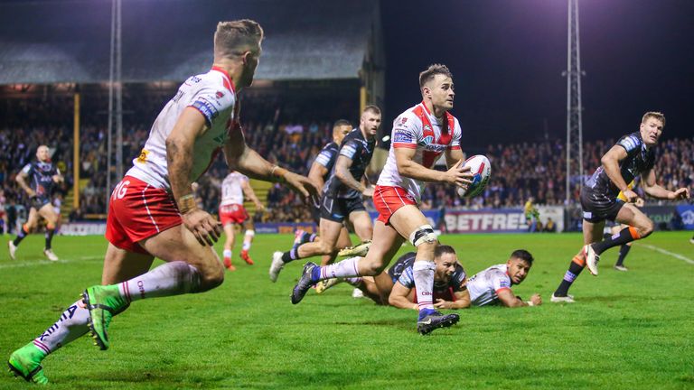 Picture by Alex Whitehead/SWpix.com - 28/09/2017 - Rugby League - Betfred Super League Semi Final - Castleford Tigers v St Helens - The Mend A Hose Jungle, Castleford, England -