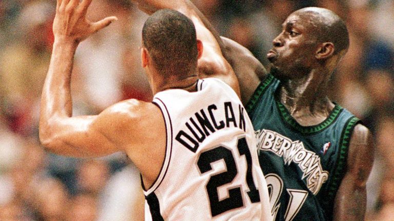 Kevin Garnett challenges Tim Duncan's shot in a 1999 Spurs-Timberwolves clash