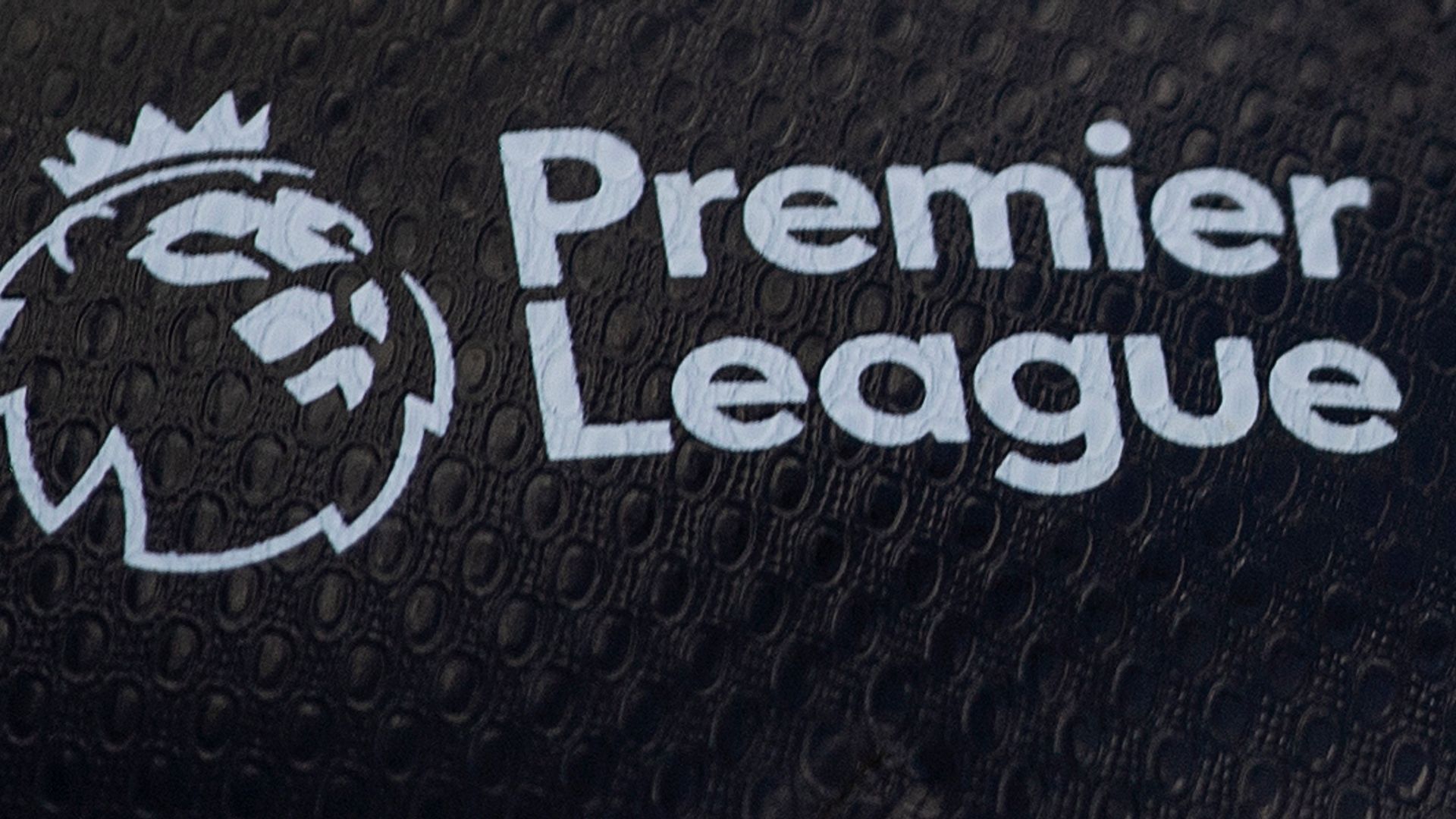 PL clubs urge government to stick to October fan return