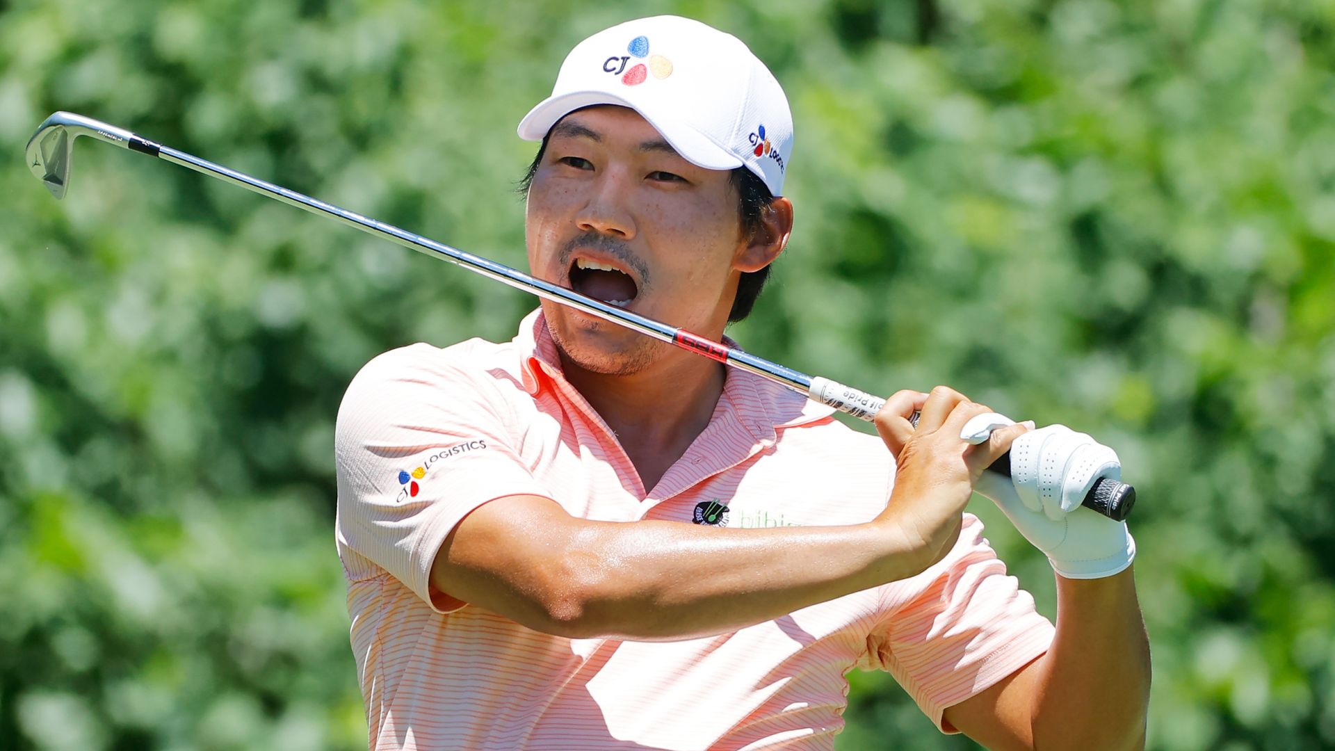 Kang's quiet hole-in-one!