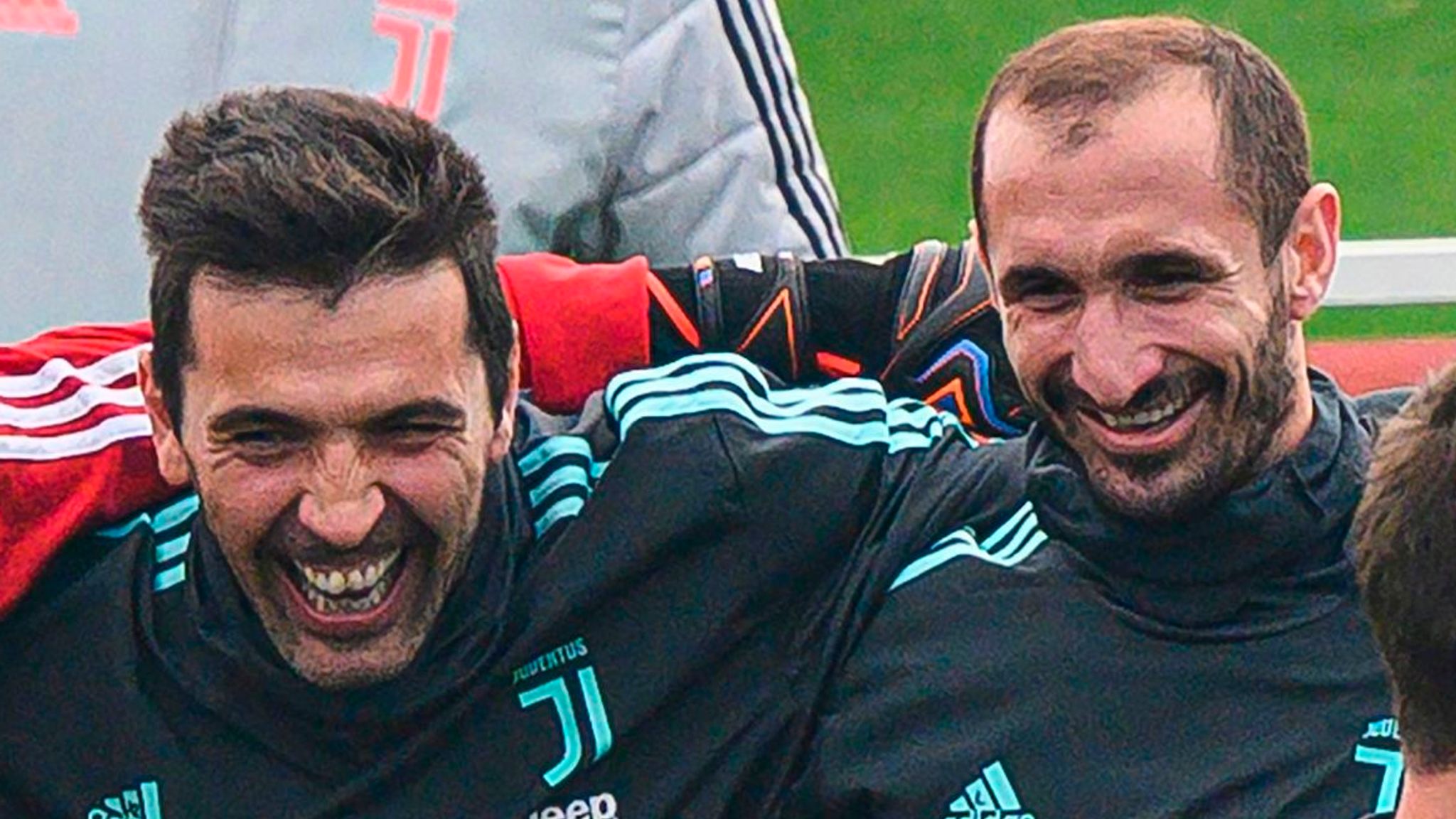 Juventus Gianluigi Buffon And Giorgio Chiellini Sign New One Year Deals Football News Sky Sports