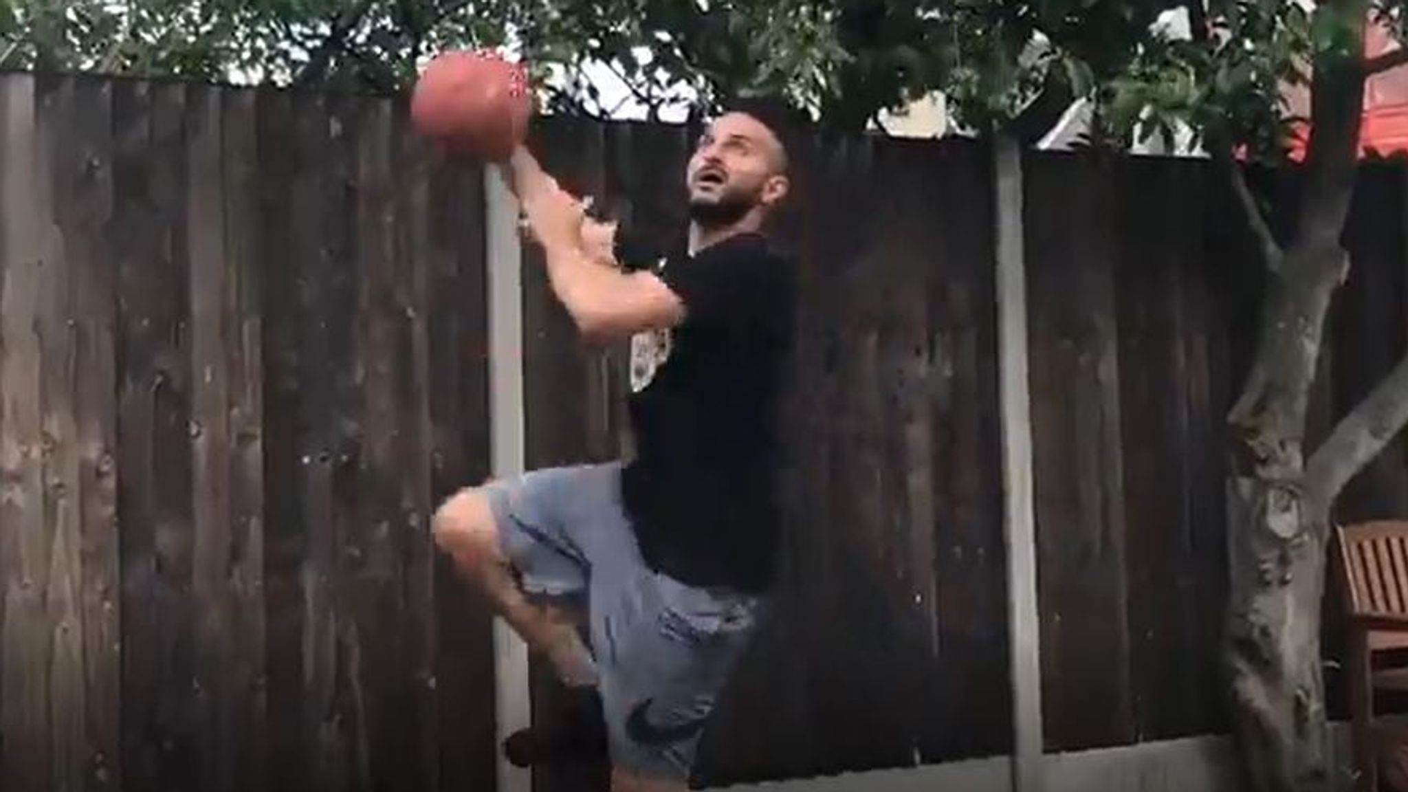 Kareem Abdul Jabbar #39 s iconic sky hook how #39 d he do that? NBA News