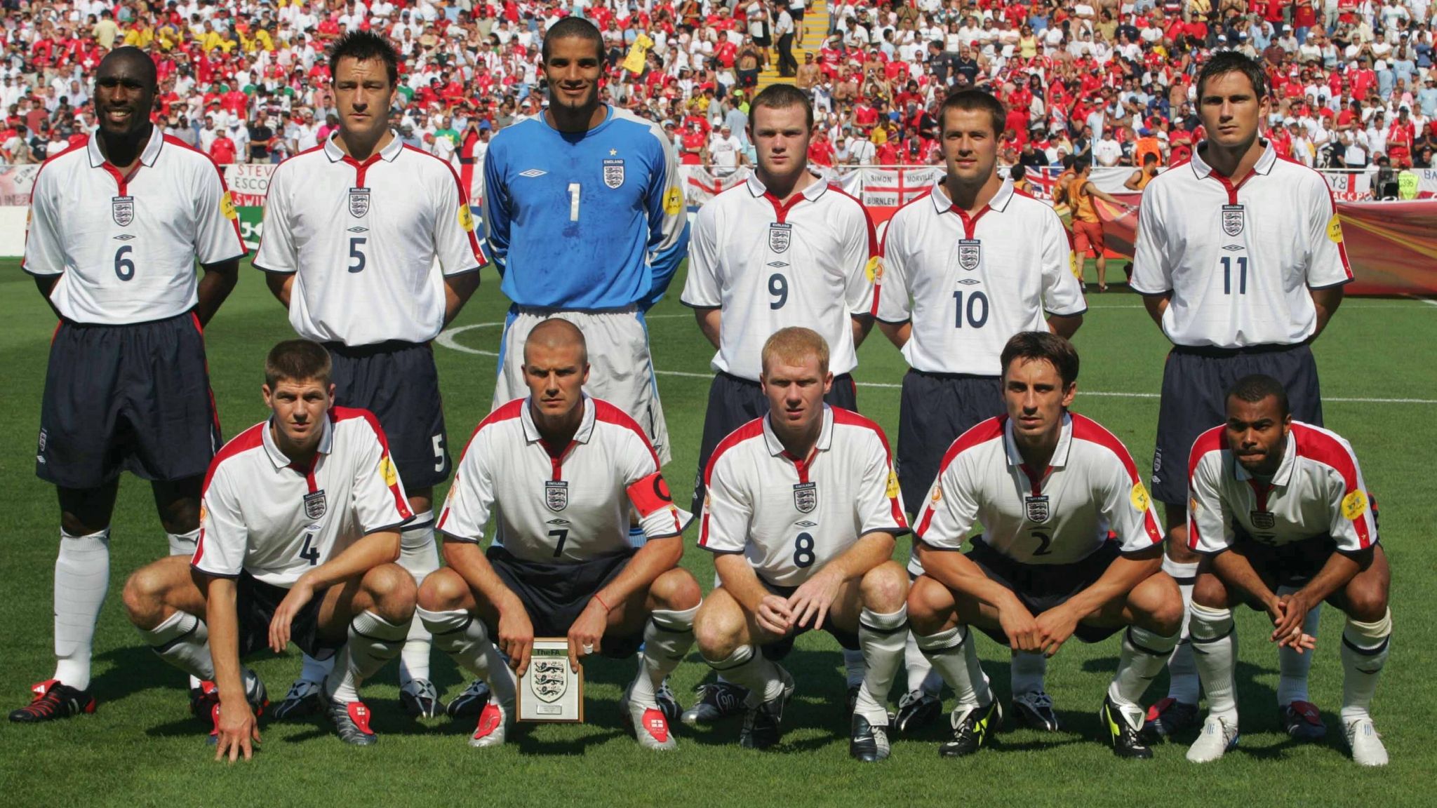  The image shows the England national soccer team posing for a photo before the Euro 2004 tournament.